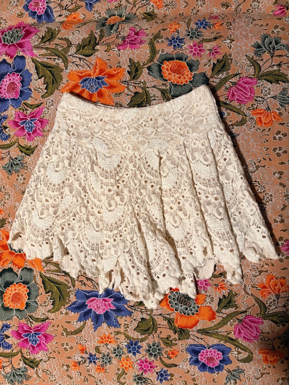 Nightcap Cream Lace Shorts XS